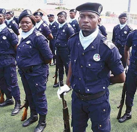 Efectivos da Pol&iacute;cia Nacional