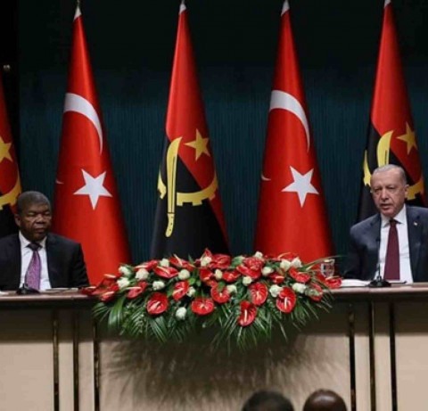 Presidentes João Lourenço (à esquerda) e Recep Erdogan, da Turquia