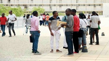 Estudantes angolanos no Campus Universit&aacute;rio  - Edi&ccedil;&otilde;es Novembro