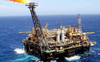 Plataforma de petróleo - Edições Novembro