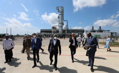 Delegação visita equipamento da futura refinaria em Boston, EUA - Reprodução/Forbes África Lusófona