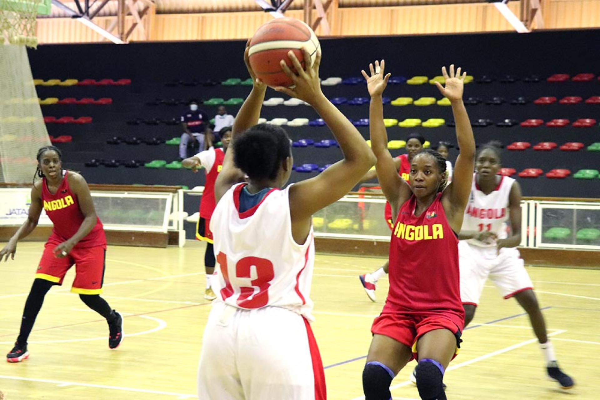 Selecção nacional de basquetebol sénior masculina derrota Camarões