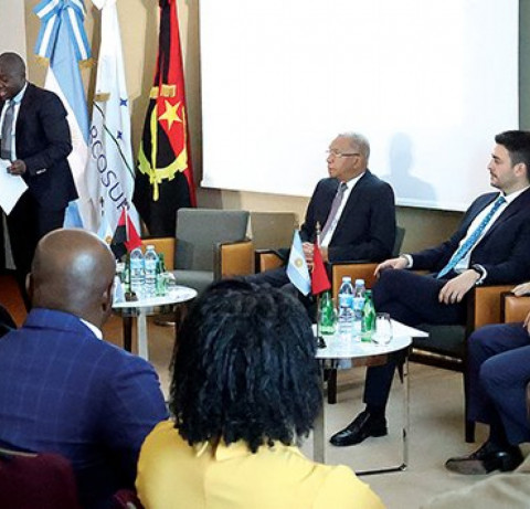 Delegações de Angola e Argentina