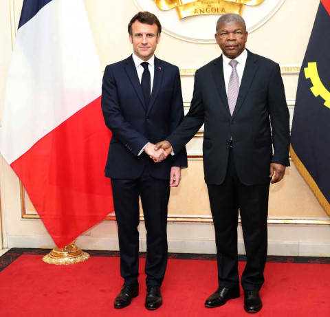 Presidente João Lourenço (à dir.) com homólogo da França, Emmanuel Macron