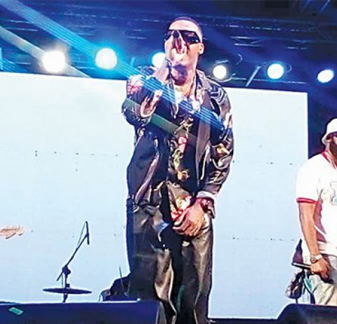 Anselmo Ralph lan&ccedil;a disco no s&aacute;bado 