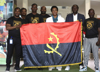 Ministra Palmira Barbosa, entrega bandeira a Selecção Nacional de MMA - Angop