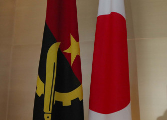 Bandeiras de Angola e do Japão - Angop
