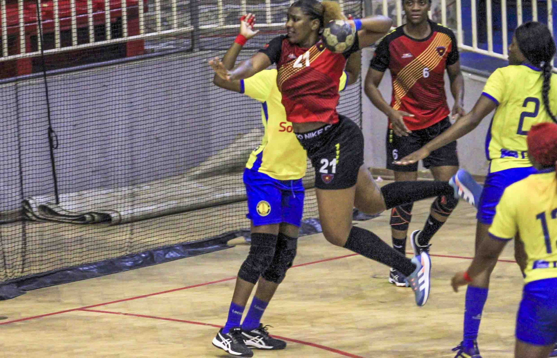 Basquetebol: Petro de Luanda vence 1.º de Agosto e conquista Taça de Angola  - Ver Angola - Diariamente, o melhor de Angola