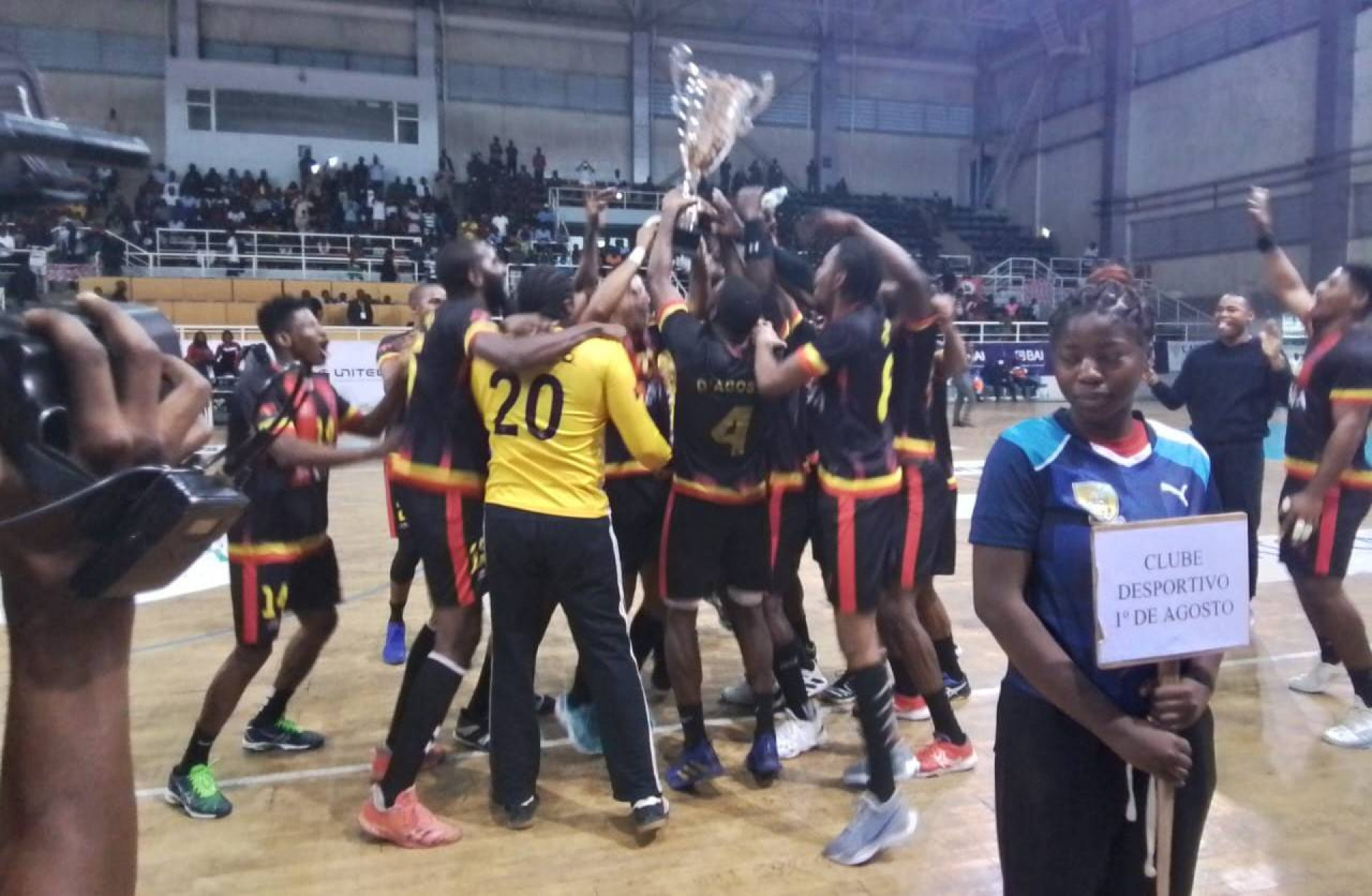 Basquetebol: Petro de Luanda vence 1.º de Agosto e conquista Taça de Angola  - Ver Angola - Diariamente, o melhor de Angola