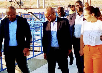 Embaixador do Israel em Angola, Shimon Saloman (ao centro) - Angop