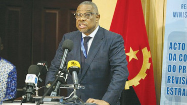 Novo governador da prov&iacute;ncia do Cuanza Sul, Eug&eacute;nio C&eacute;sar Laborinho  - Edi&ccedil;&otilde;es Novembro