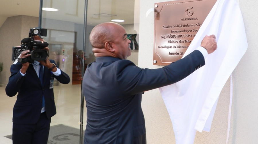 O ministro Mário Augusto da Silva Oliveira na inauguração da Central Multiplataforma Girassol