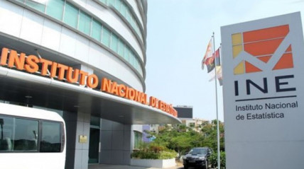 Edificio sede do Instituto Nacional de Estatística, em Luanda - DR