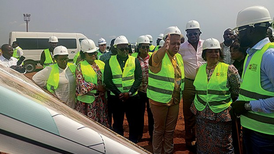 Presidente da AN visita obras do Terminal do Caio em Cabinda