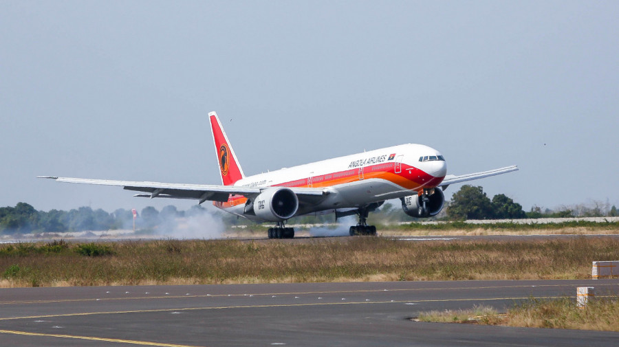 Avião das linhas aéreas de Angola (TAAG)