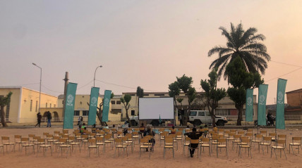 Cinema ao ar livre - Rede Girassol