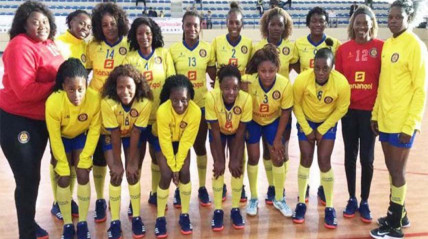 Equipa feminina de andebol do Petro de Luanda - DR