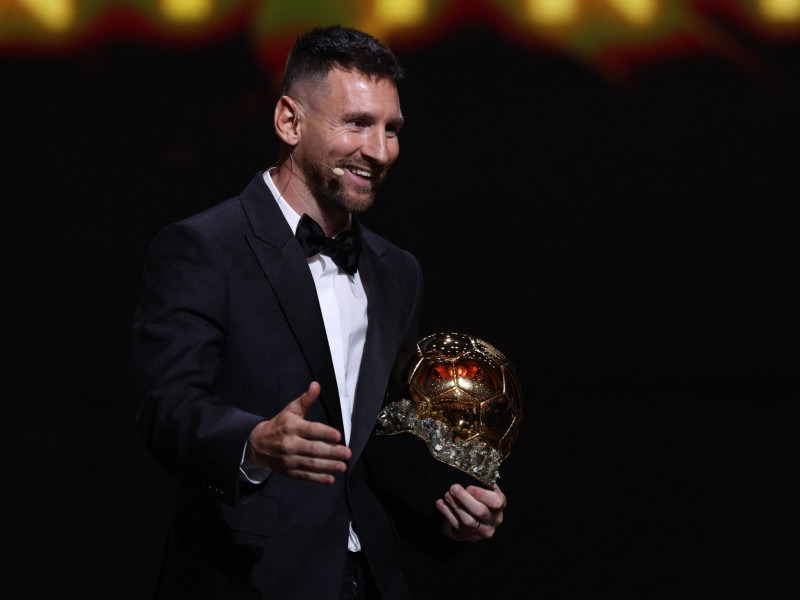 Jornal espanhol crava que Lionel Messi será o vencedor da Bola de Ouro pela  oitava vez - TV Pampa