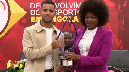 Rui Andrade e a Secretária de Estado para o Desporto, Teresa Ulundo