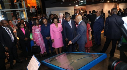 PR inaugura Centro de Ciência em Luanda - Edições Novembro