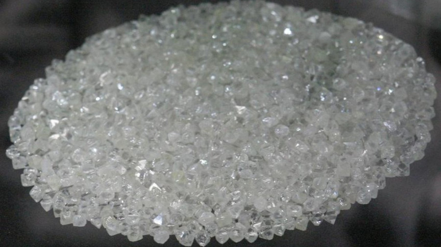 Diamantes financiam projectos sociais em Angola