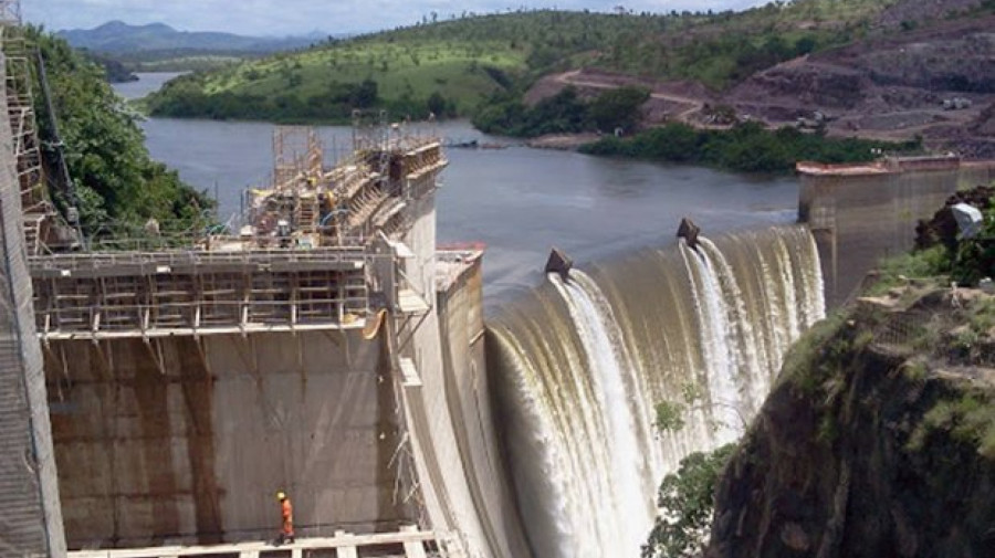 Barragem em Angola