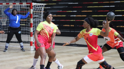 Jogadoras da selecção nacional de andebol - Angop
