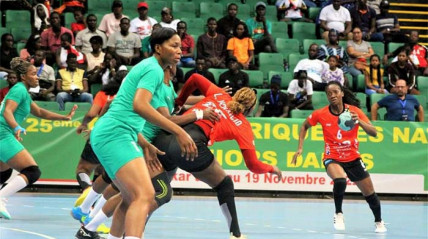 Jogadoras da selecção nacional de andebol - Angop