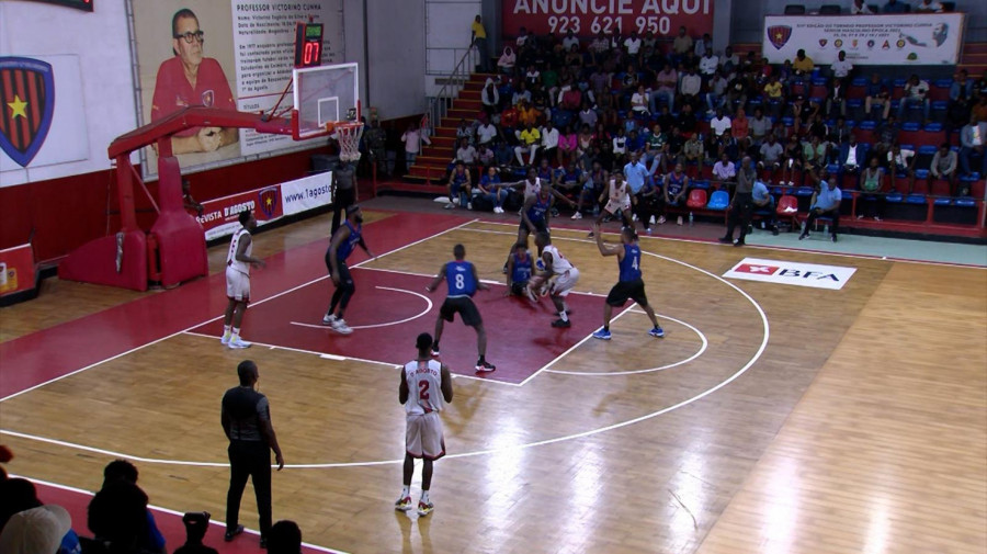 Jogo entre 1&ordm; de Agosto e Interclube