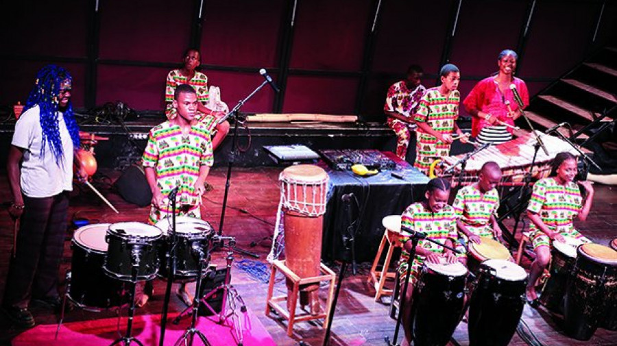 Percussionistas em palco