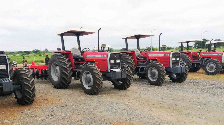 Tractores em Angola
