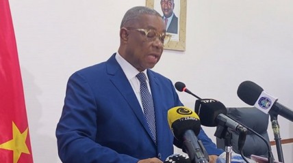 Ministro do Interior, Eugénio Laborinho - Edições Novembro