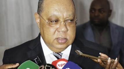 Angola procura recuperar dois mil milhões de dólares no estrangeiro - DR