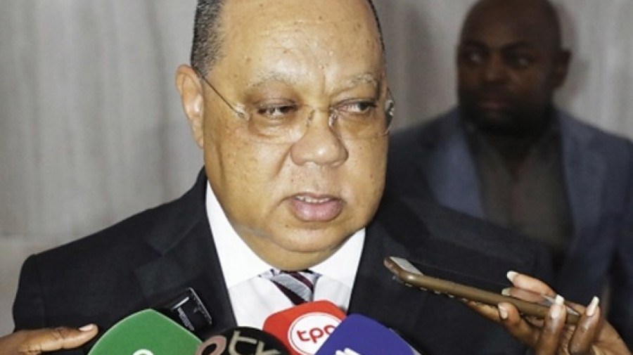 Angola procura recuperar dois mil milhões de dólares no estrangeiro