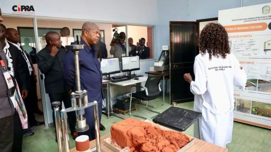 PR visita Laboratório de Engenharia de Angola 