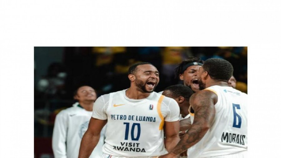 Jogadores da equipa do Petro de Luanda