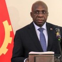 Ministro angolano das Relações Exteriores, Teté António