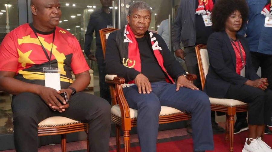 Presidente da República assiste jogo Angola-Camarões