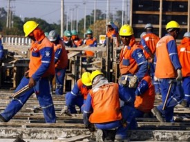 Trabalhadores em actividade  - DR