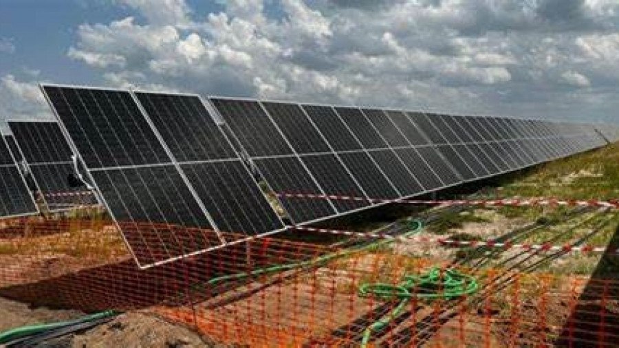 Pain&eacute;is de energia solar