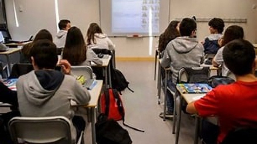 Estudantes na sala de aulas