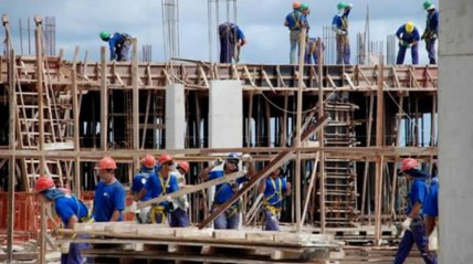Trabalhadores do ramo da construção - DR