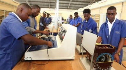 Jovens em formação profissional - jornaldeangola.ao