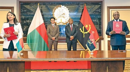 Assinatura de acordos entre Angola e Madagáscar  - Edições Novembro