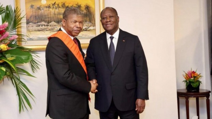 PR João Lourenço (à esq.) e Alassane Ouatara
