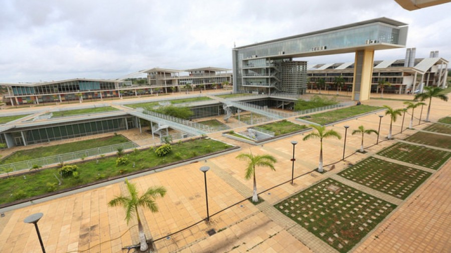 Universidade em Luanda