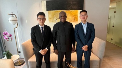Ministro Téte António com responsável da Huawei - MIREX