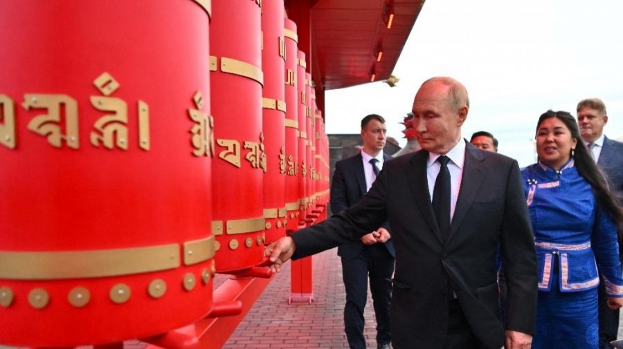 Presidente russo Vladimir Putin visita Mongólia