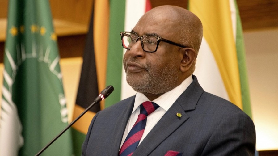 Presidente de Comores sofre ataque a faca
