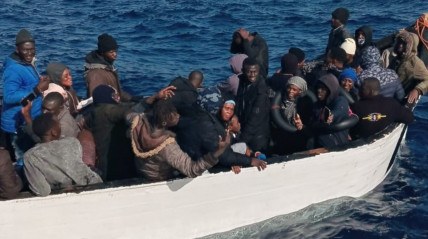 Mais de 280 emigrantes chegaram neste sábado a Canárias - DR